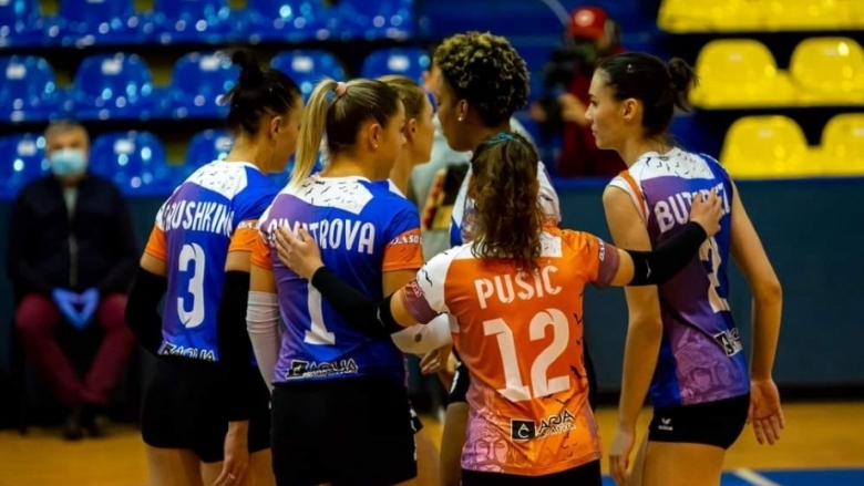 Волейболните националки Гергана Димитрова и Мария Йорданова и техният КСМ