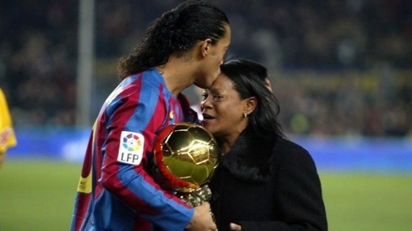 В събота вечер почина майката на футболната легенда Роналдиньо