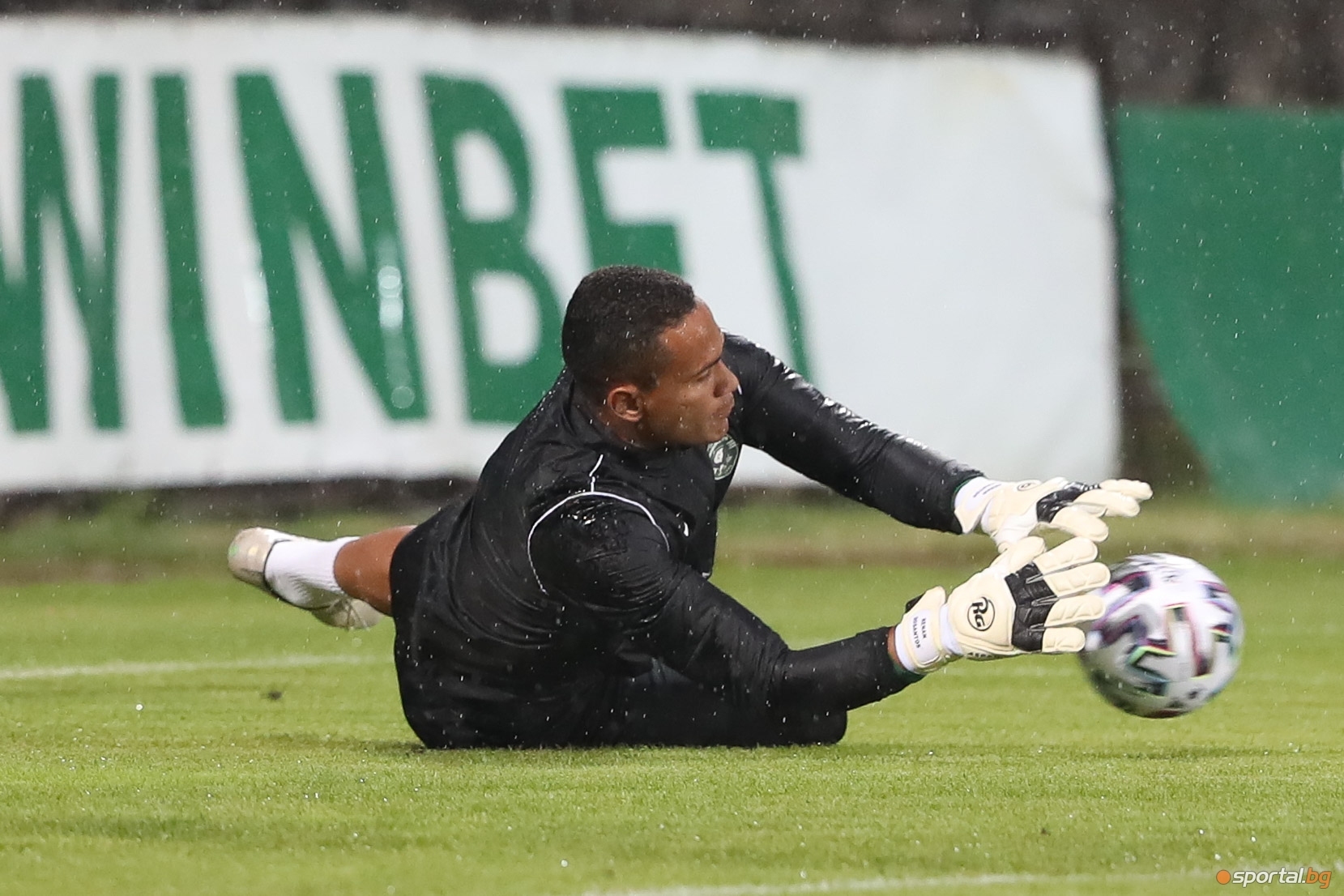 ще направи вратарска рокада за дербито с в събота Националът