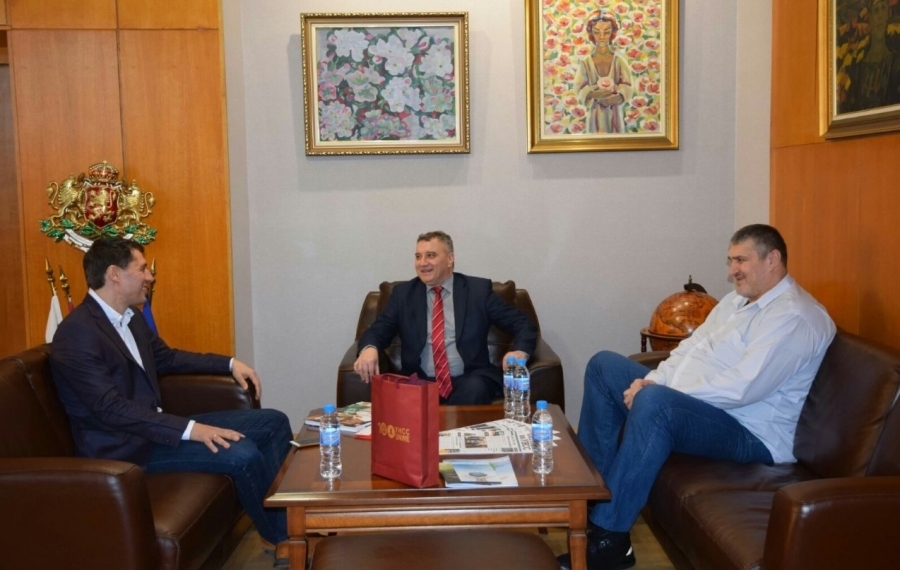 Ректорът проф. д-р Димитър Димитров посрещна в кабинета си Любо