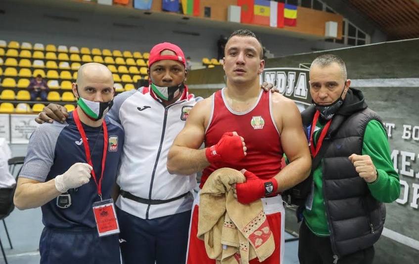 Радослав Панталеев се класира на четвъртфиналите на боксовия турнир Купа