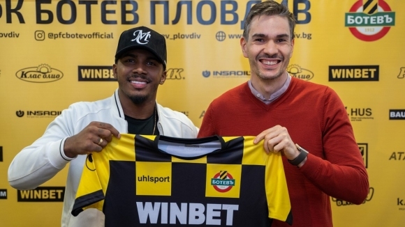 Отборът на Ботев Пловдив осъществи силен трансфер Канарчетата подсилиха нападението