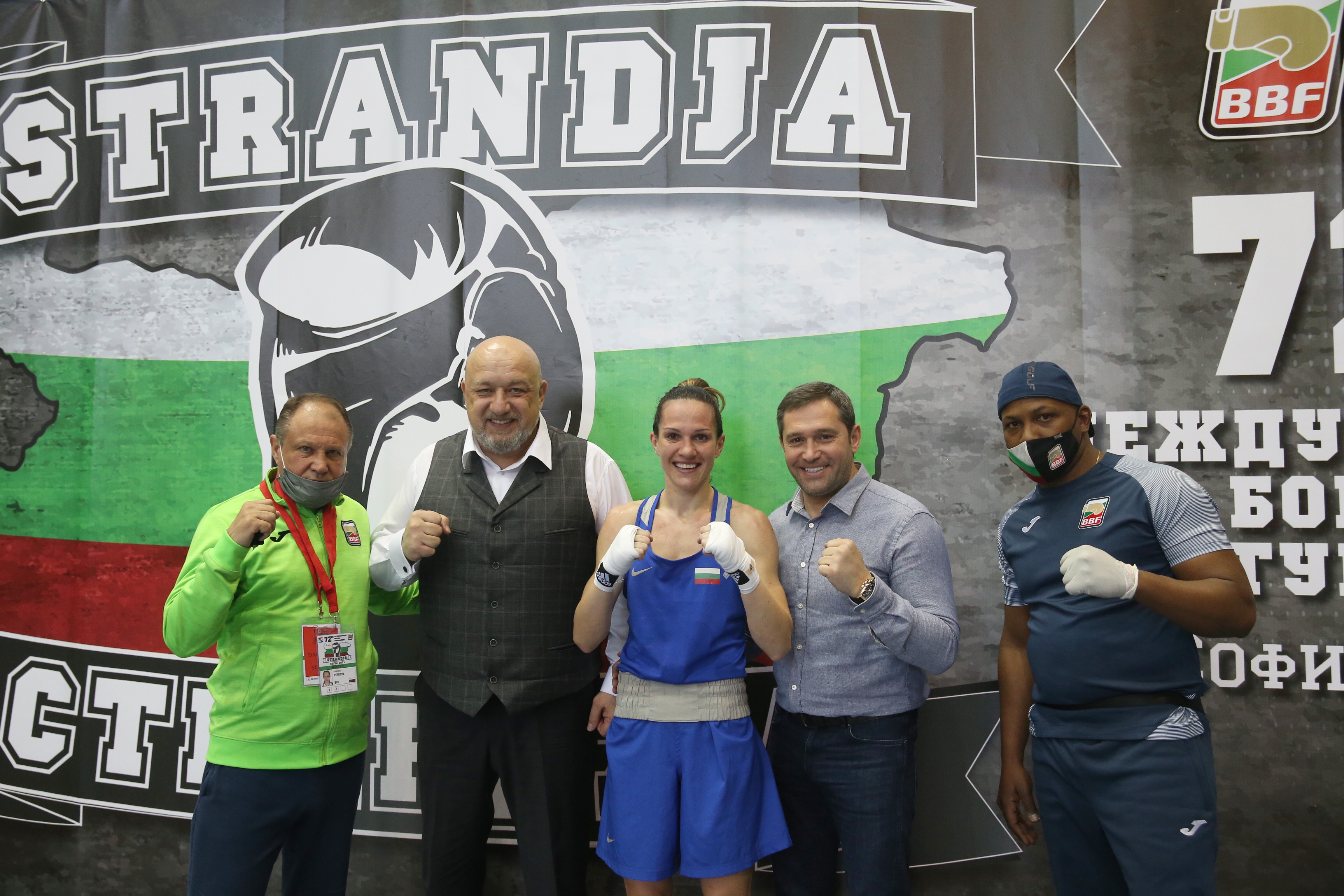 Звездата на българския женски бокс Станимира Петрова се класира за