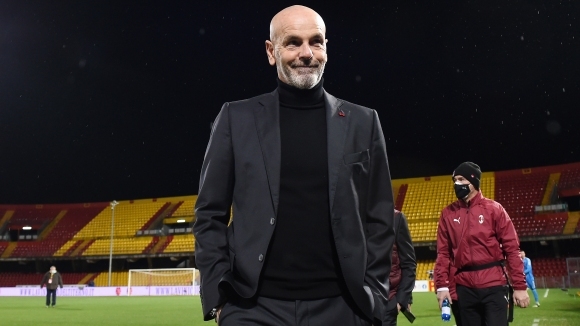 Наставникът на Милан Стефано Пиоли приветства 1 8 финалния сблъсък в Лига
