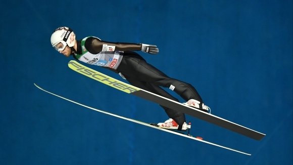 Българинът Владимир Зографски преодоля квалификацията в ски скока на малка шанца