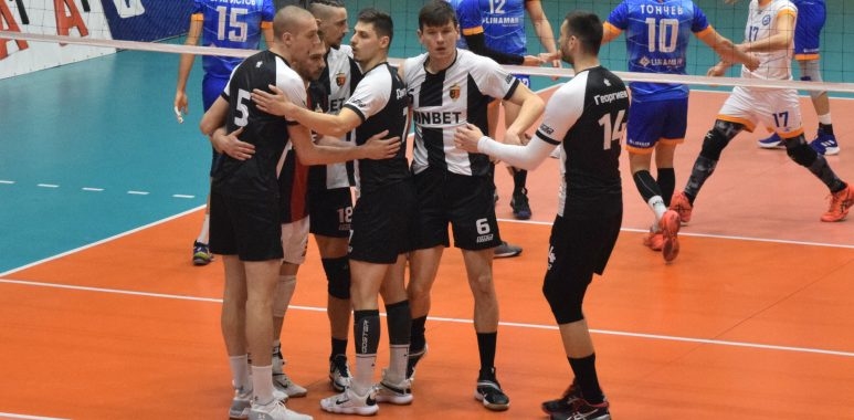 Волейболният отбор на Локомотив Пловдив спечели дербито за челото във