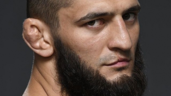 Една от изгряващите звезди на UFC Хамзат Чимаев шокиращо