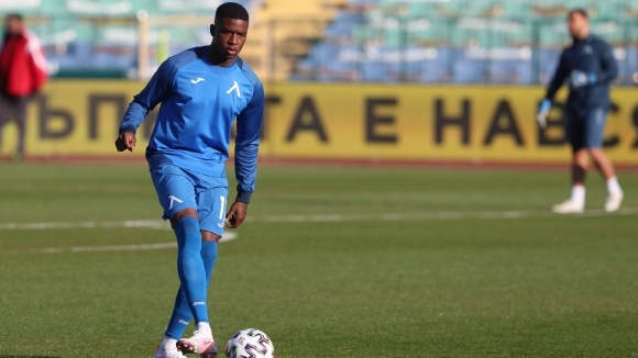 Централният нападател на ще остане в клуба и през пролетта