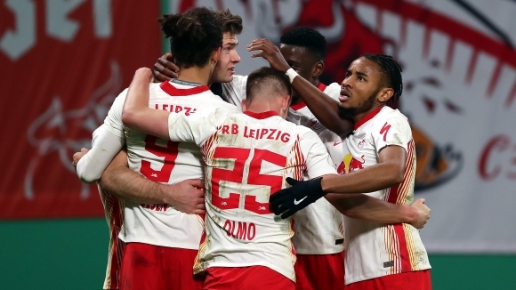 След десет поредни мача без загуба си намери майстора и