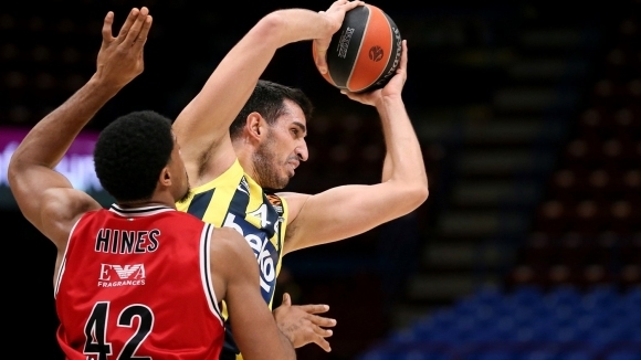 Фенербахче се наложи със 100 92 24 28 26 24 28 17 22 23 над