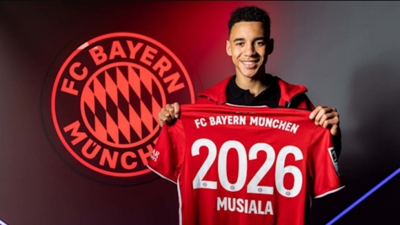 Новата звезда на Байерн Мюнхен Джамал Мусиала подписа нов петгодишен