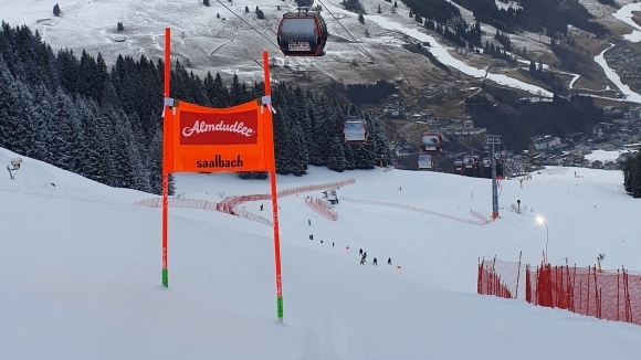 Първото от две спускания валидни за Световната купа по ски-алпийски