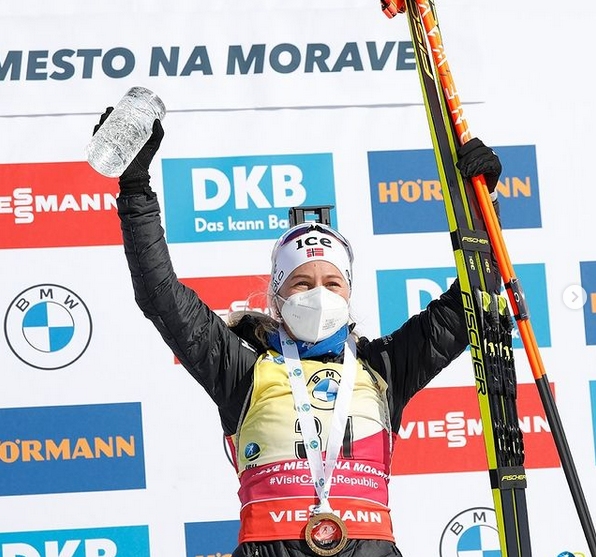 Световната шампионка Тирил Екхоф от Норвегия спечели спринта на 7 5
