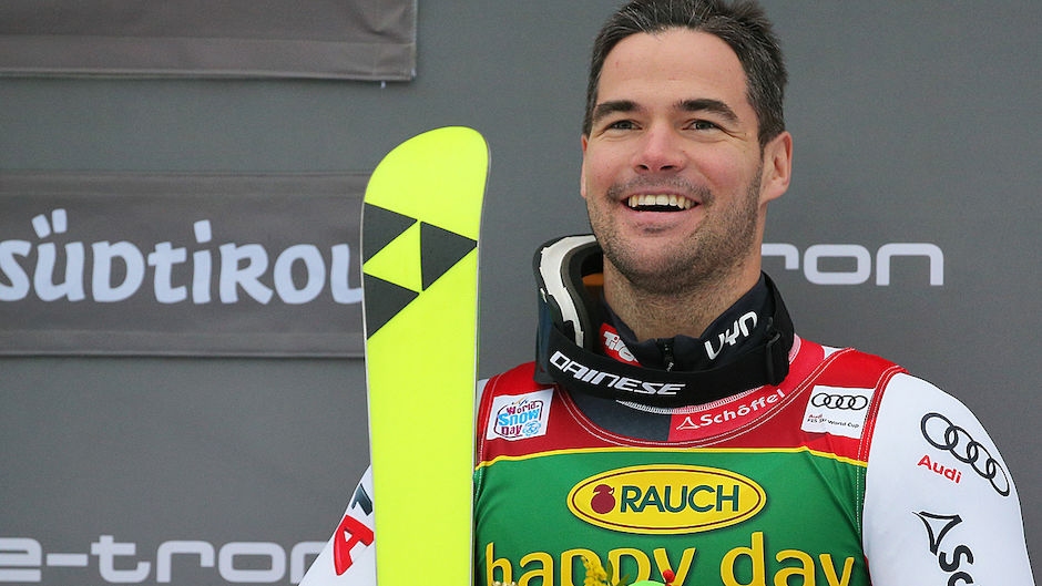 Световният шампион Винсънт Крихмаир Австрия спечели спускането от Световната купа по