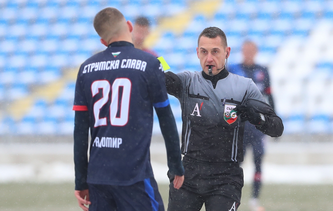 Отборите на Янтра Габрово и Струмска слава играят при 0 0