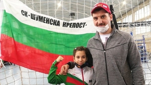 11 годишната Никол Мартинова откри с акапелно изпълнение на националния химн