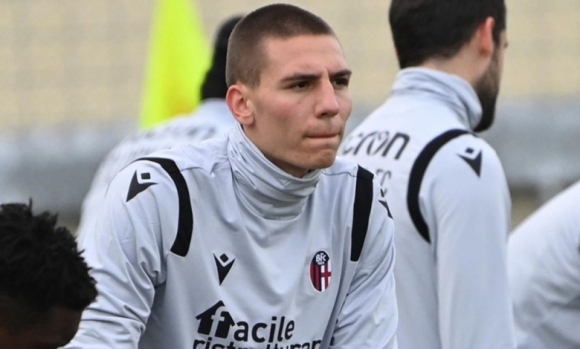 Българският защитник Валентин Антов попадна в групата на Болоня за