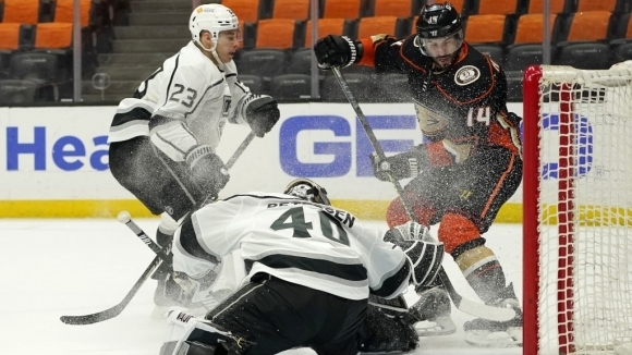 Адам Хенрик вкара две минути преди края на продължението и