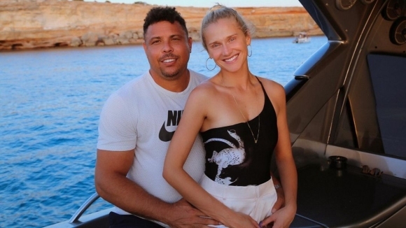 Футболната легенда Роналдо очаква петото си дете Новината съобщи половинката