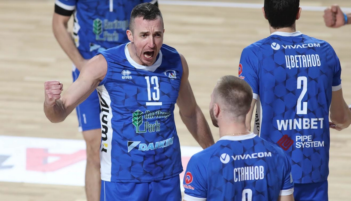 Левски приема Нефтохимик днес от 18 30 часа в двубой който