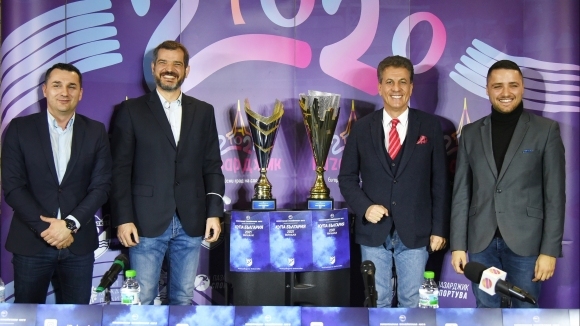 Кметът на Пазарджик Тодор Попов и председателят на Национална волейболна