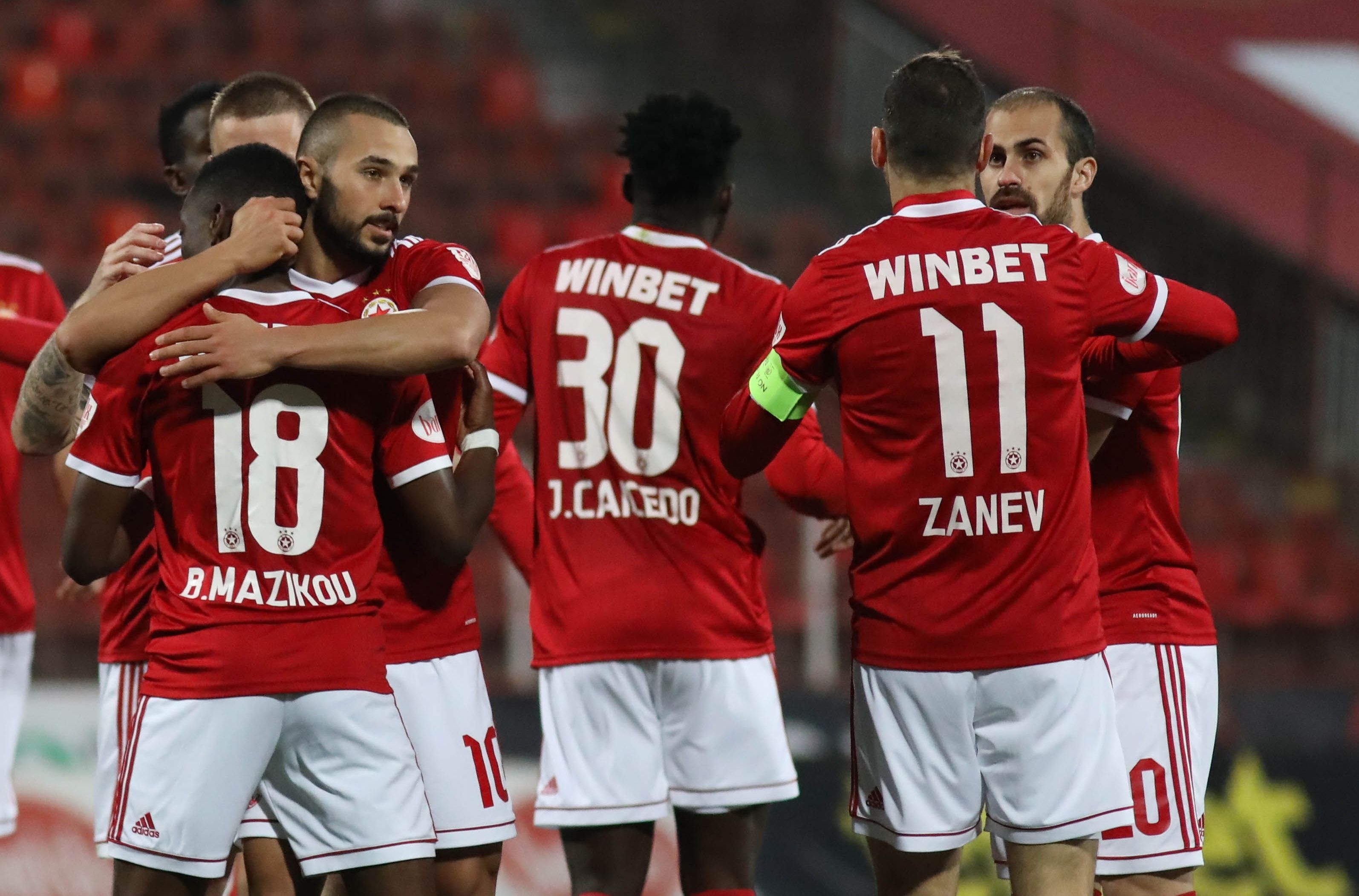 Поне четирима футболисти на ще получат повиквателни за националните си