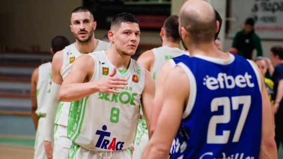 Крилото на баскетболния отбор на Берое Николай Стоянов е получил