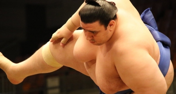 Даниел Иванов Аоияма стартира с победа на турнира по сумо за