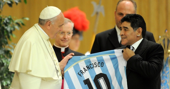 Папа Франциск нарече покойния Диего Марадона поет на футболния терен