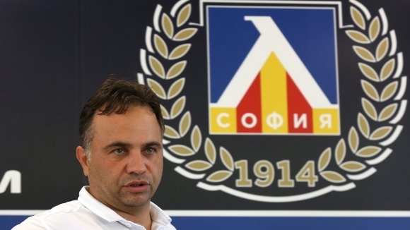 Левски удря на ка&shy;мък засега с търсене&shy;то на нов централен