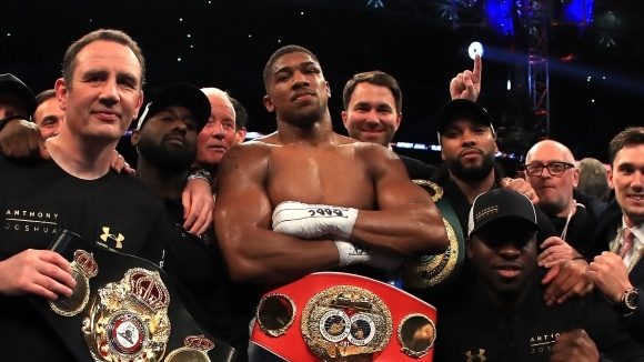 Мениджърът на Антъни Джошуа Еди Хърн обяви, че преговаря за