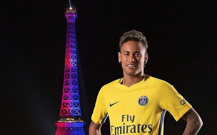 Суперзвездната покупка на Пари Сен Жермен Неймар беше посрещнат като