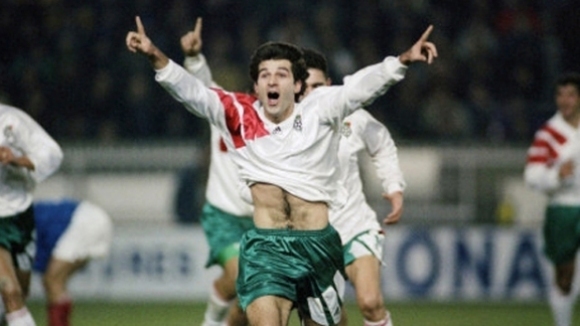 Легендата на българския футбол Емил Костадинов ще навърши 50 години
