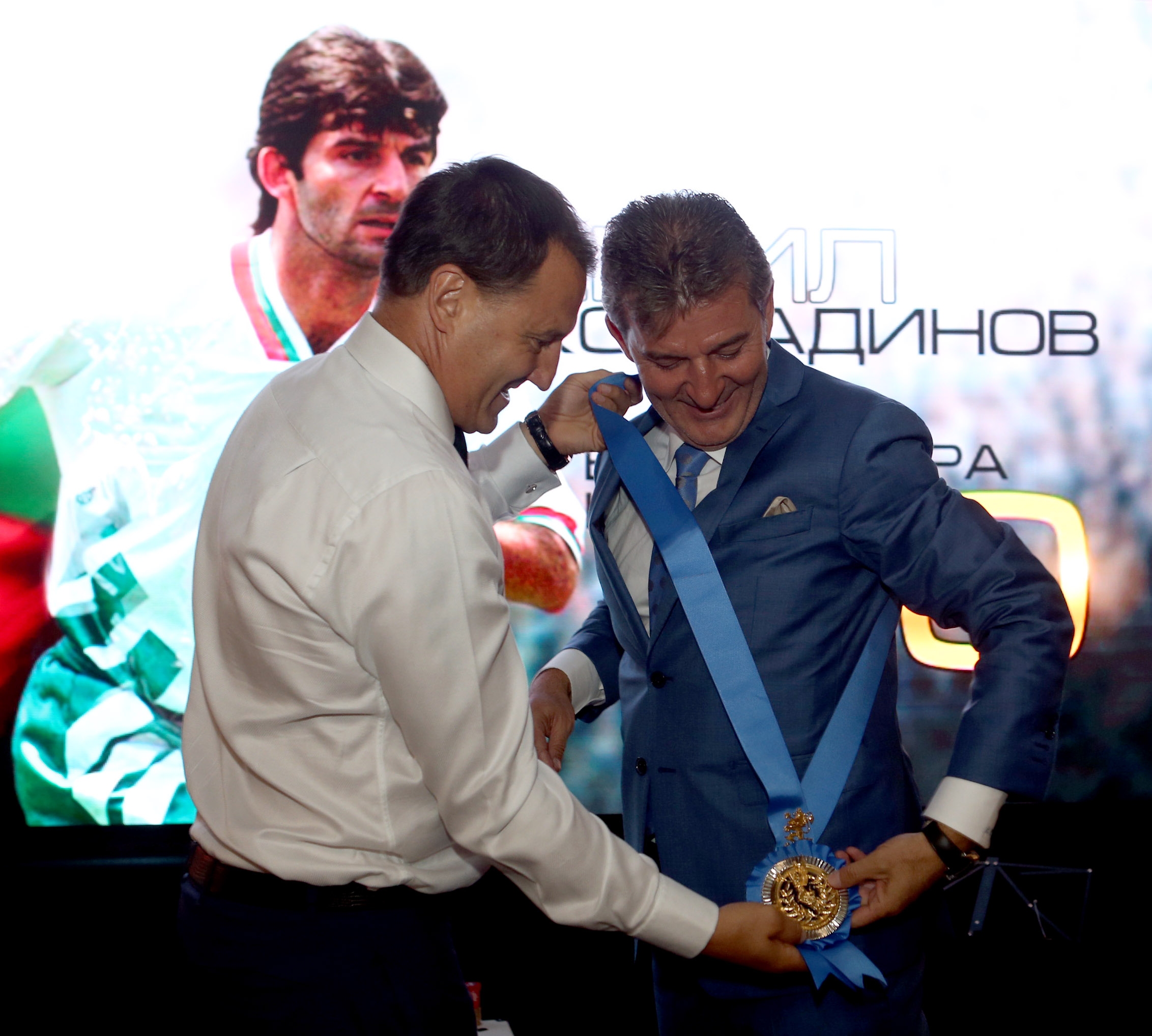 Министърът на младежта и спорта Красен Кралев удостои Емил Костадинов