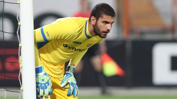 Вторият баща на Валери Божинов Сашо Ангелов, който е треньор