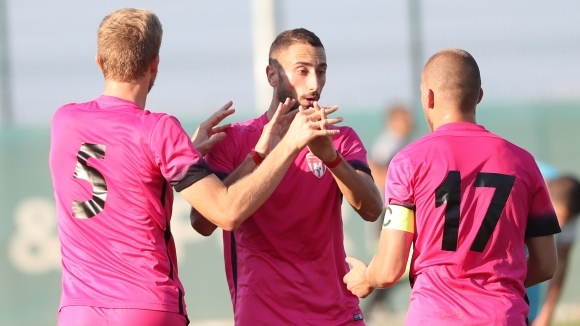 ФК Царско село 2015 поведе класирането на Втора лига. Това