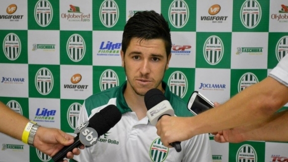 Днес бразилският нападател Густаво Афонсо Сауер трябва да пристигне в