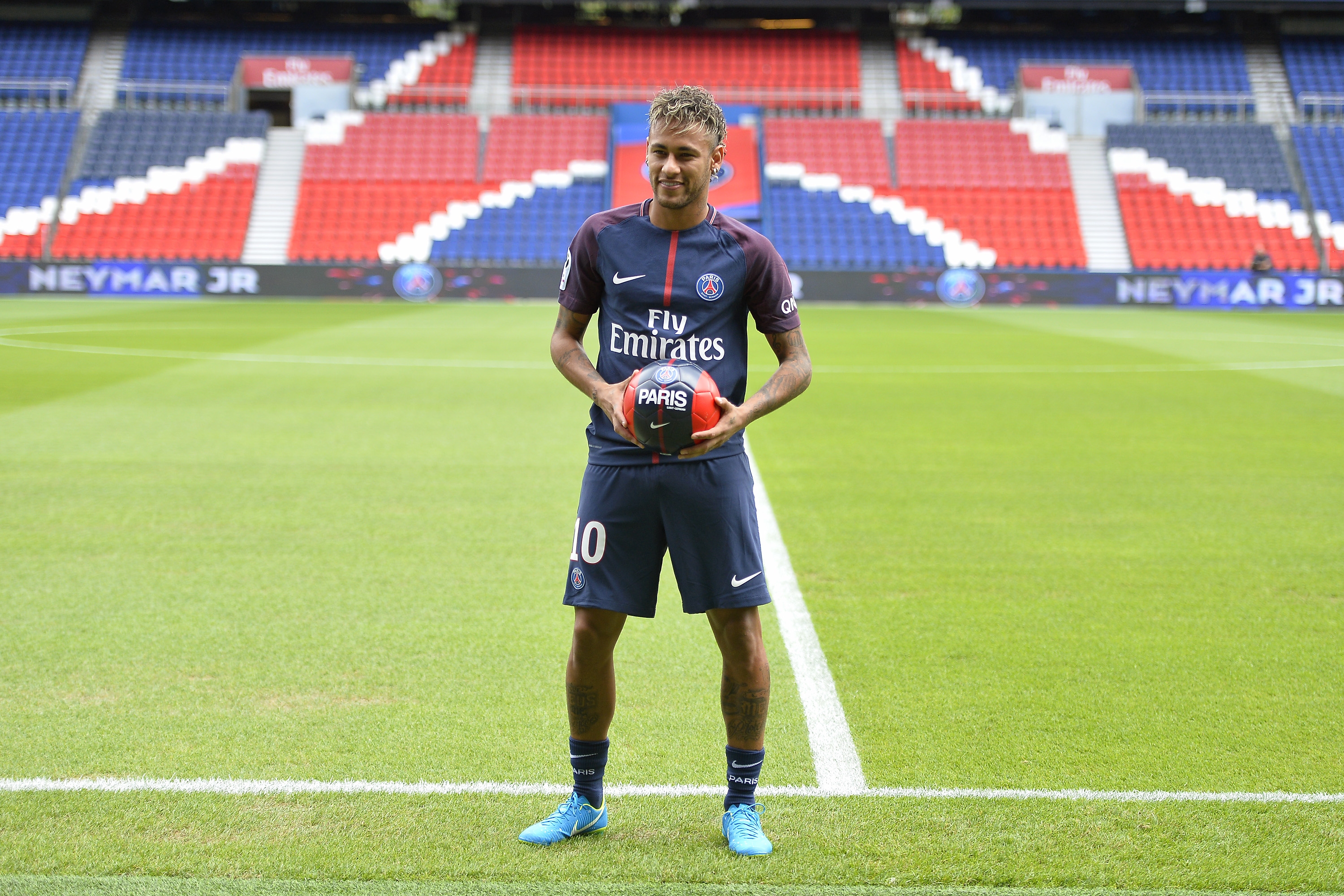 Барселона обяви официално, че завежда дело срещу Неймар заради това,