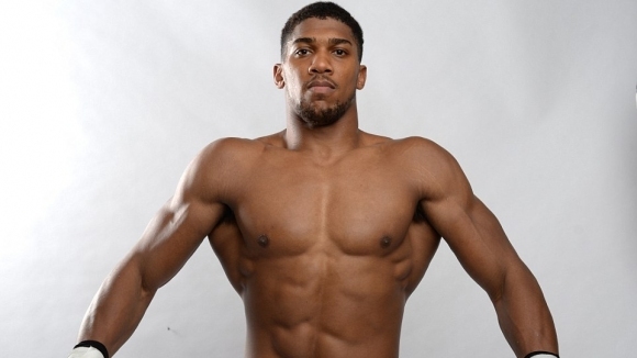 Антъни Джошуа обяви, че би опитал късмета си в октагона