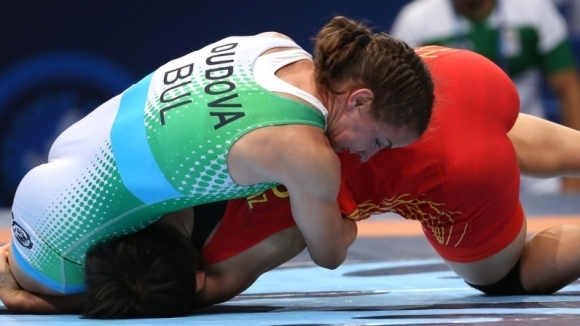 Биляна Дудова е на полуфинал в категория до 55 килограма