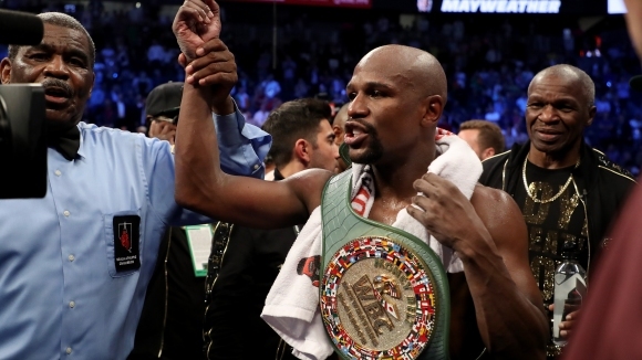 Флойд Мейуедър остана непобеден и в 50-ия си мач на