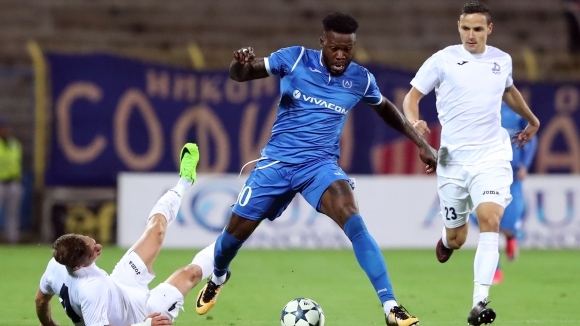 Централният нападател на Левски Жуниор Мапуку се прибра във Франция.