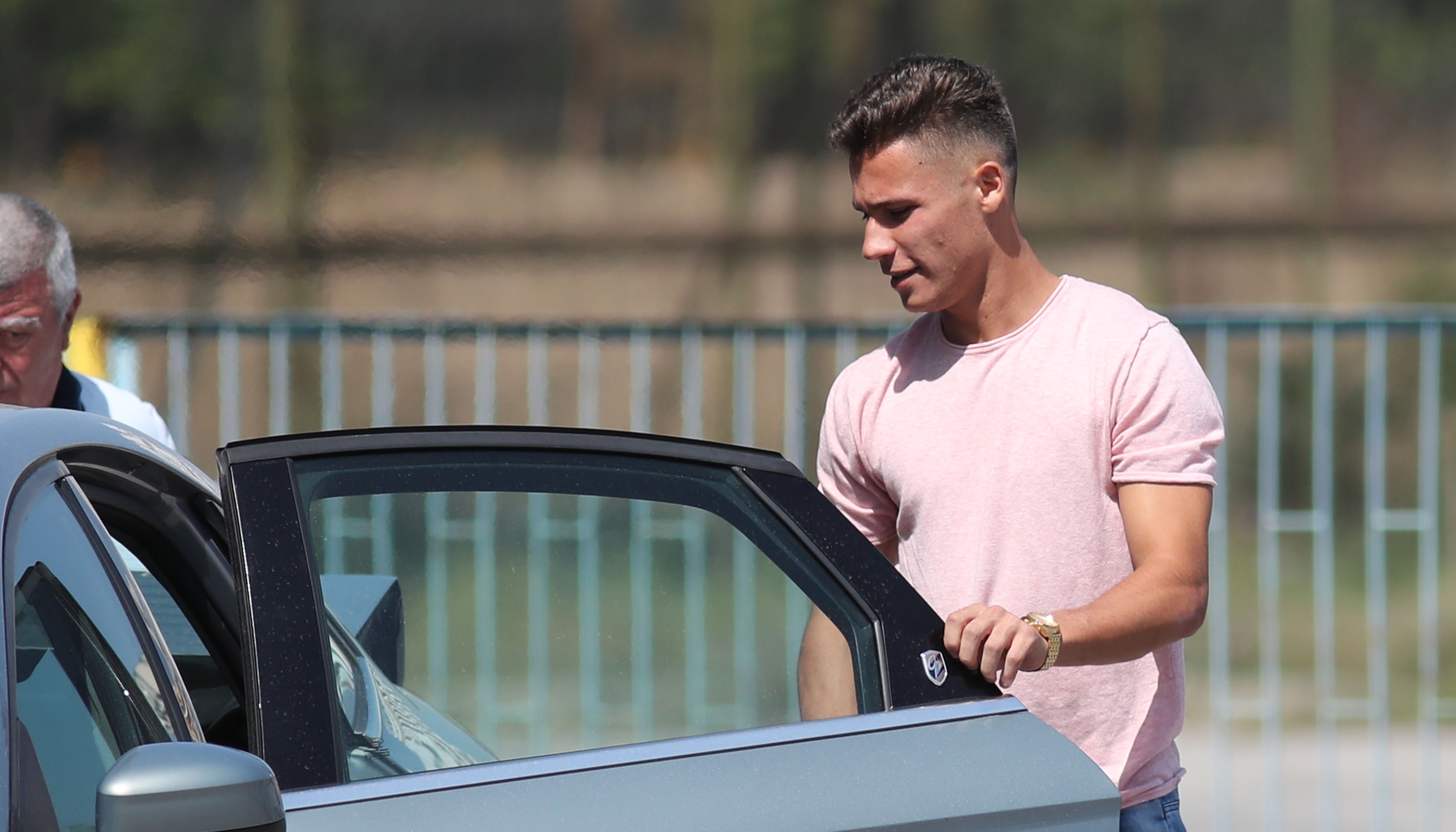 Медиите във Франция твърдят, че Левски ще плати трансферна сума