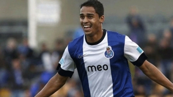 Трансферният прозорец в Първа лига затваря днес, а по всичко