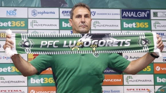 Наставникът на Лудогорец Димитър Димитров-Херо е имал среща със собственика