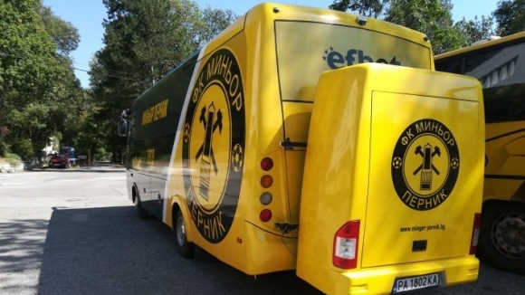 Клубният автобус на Миньор е с уникална нова визия Благодарение