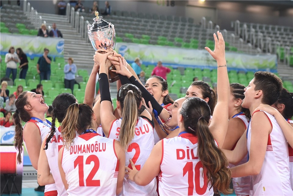 Женският национален тим на Турция до 23 години спечели историческа