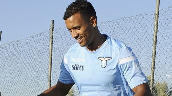 Полузащитникът Луиш Нани може да дебютира за Лацио в мача