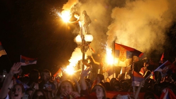 20 000 сръбски запалянковци се събраха в центъра на Белград