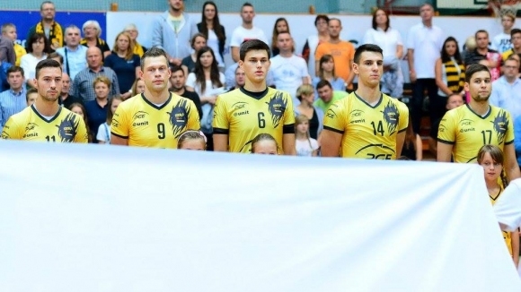Българските волейболисти Николай Пенчев и Чоно Пенчев и техният полски